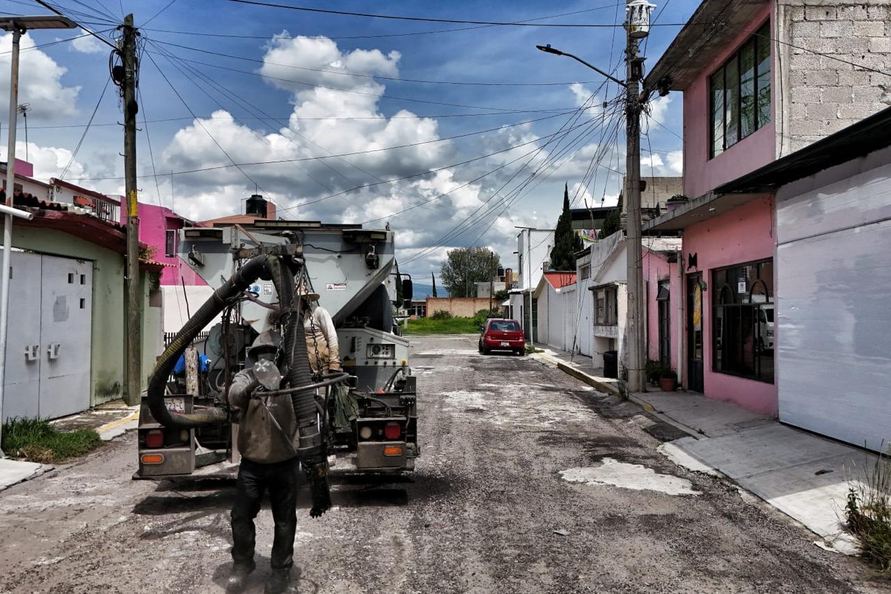 Atiende Ayuntamiento de Tlaxcala vialidades con bacheo en Ocotlán